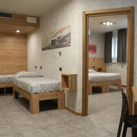 Hotel Bed & Rooms , Corte Rossa -1 Min Walk To Bernina Express Tirano Luaran gambar