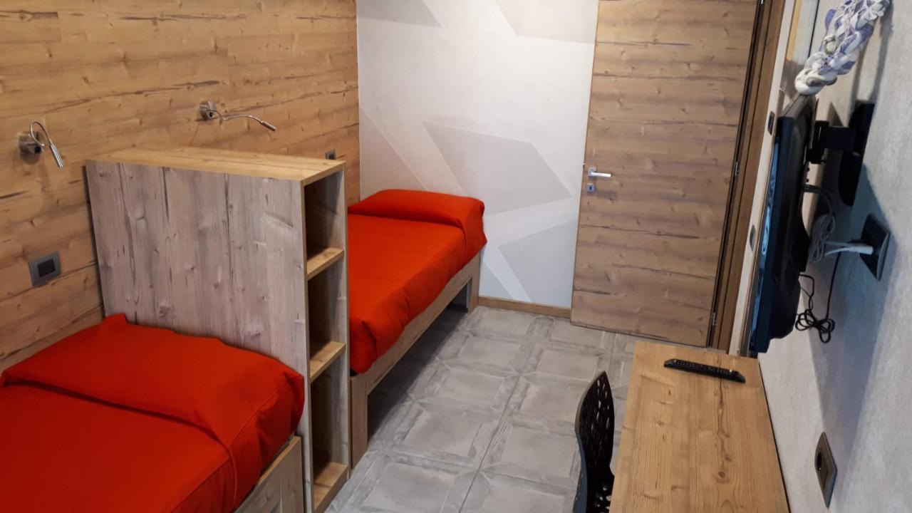 Hotel Bed & Rooms , Corte Rossa -1 Min Walk To Bernina Express Tirano Luaran gambar