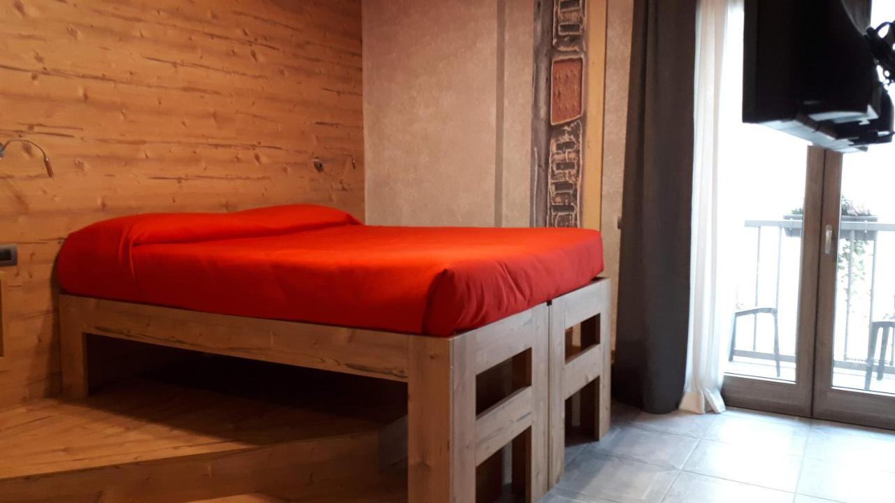Hotel Bed & Rooms , Corte Rossa -1 Min Walk To Bernina Express Tirano Luaran gambar