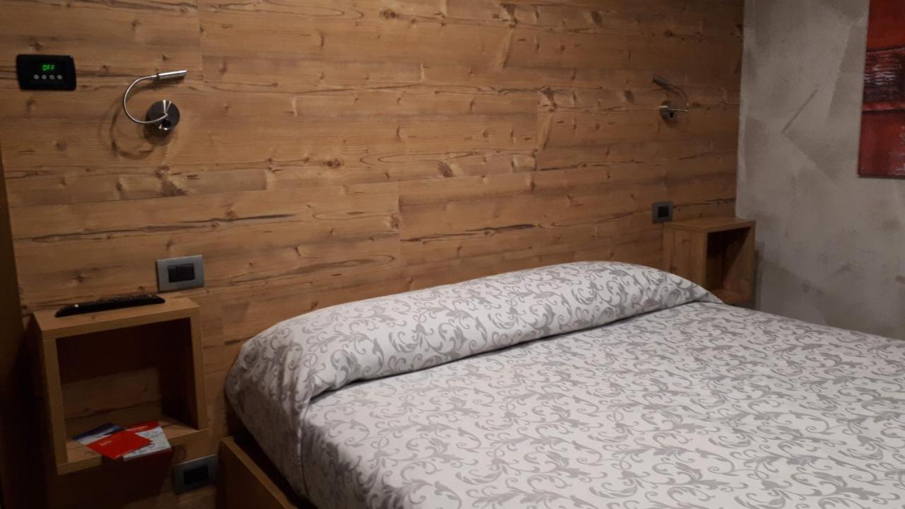 Hotel Bed & Rooms , Corte Rossa -1 Min Walk To Bernina Express Tirano Luaran gambar