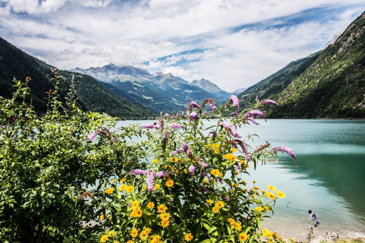 Hotel Bed & Rooms , Corte Rossa -1 Min Walk To Bernina Express Tirano Luaran gambar