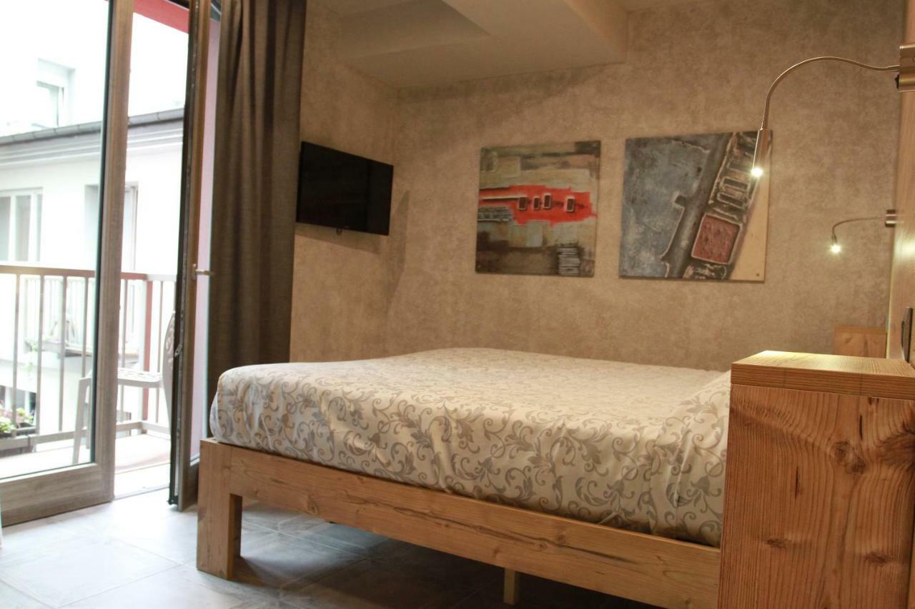 Hotel Bed & Rooms , Corte Rossa -1 Min Walk To Bernina Express Tirano Luaran gambar